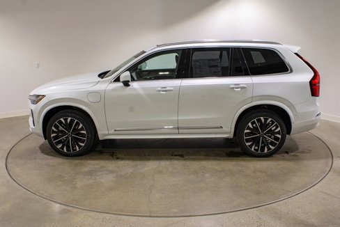 New 2025 Volvo XC90 T8 Plus w/ Protection Package Premier image 3