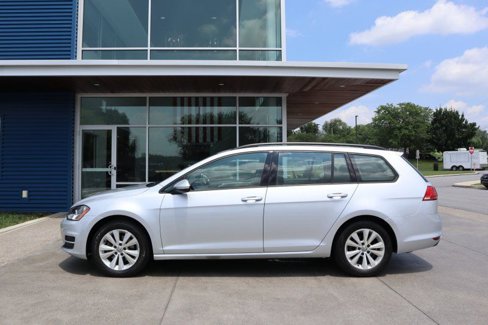 Used 2017 Volkswagen Golf S image 6