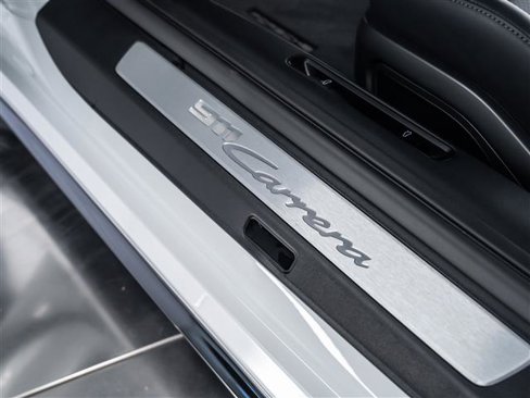 Certified 2025 Porsche 911 Carrera image 24