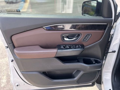 Used 2025 Honda Pilot Elite image 9