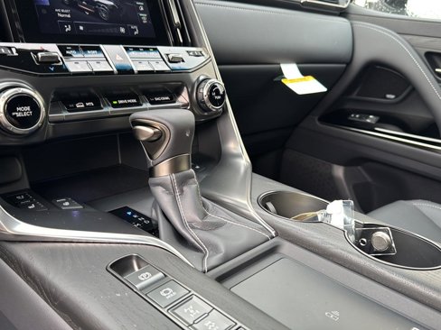 New 2025 Lexus LX 600 4WD w/ Luxury Package image 26