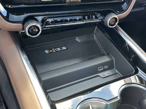 New 2025 Chevrolet Suburban High Country image 23