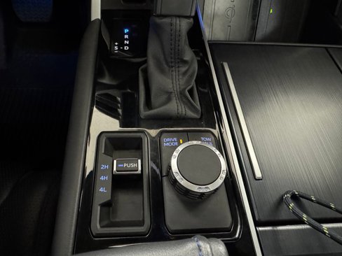 Used 2024 Toyota Sequoia Platinum image 31