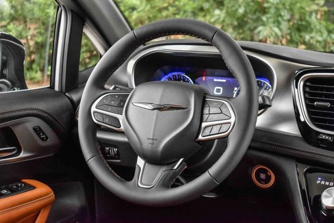 New 2026 Chrysler Pacifica Pinnacle image 14