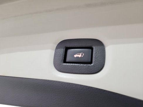 Used 2017 Nissan Rogue SL image 55