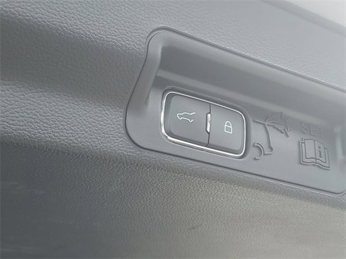 Certified 2023 Ford Explorer XLT image 9