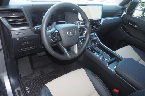 Used 2025 Lexus GX 550 image 10