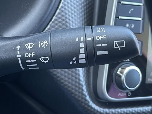 Used 2018 Nissan Kicks SV image 49