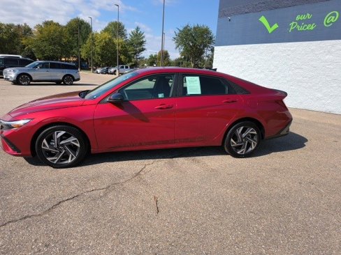 Used 2025 Hyundai Elantra Sport image 2