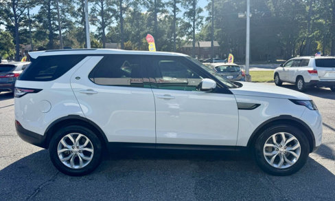 Used 2020 Land Rover Discovery SE image 7
