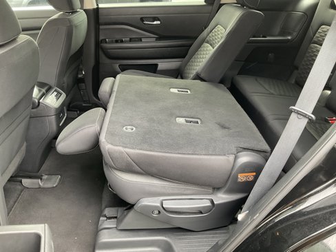 Used 2024 Nissan Pathfinder SV image 40