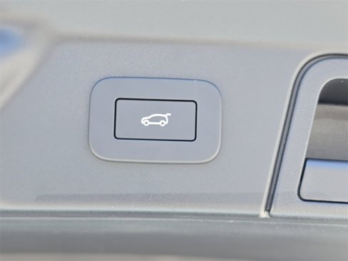 New 2026 Land Rover Range Rover Velar S image 13