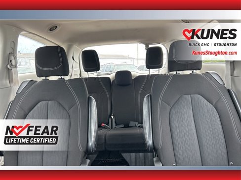 Used 2023 Chrysler Voyager LX image 35