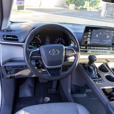 Used 2021 Toyota Sienna LE image 12