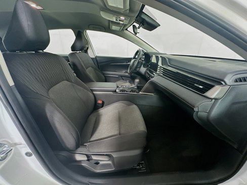 Used 2025 Toyota Camry LE image 32