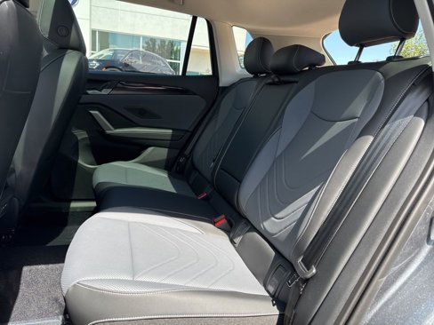 New 2025 Volkswagen Tiguan SE image 24