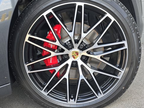 New 2025 Porsche Macan S image 12