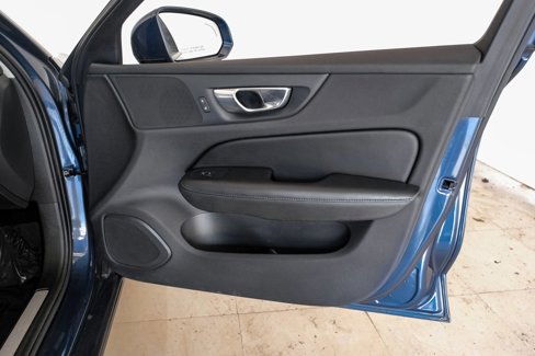 Used 2021 Volvo S60 T5 Momentum image 36