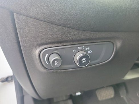 Used 2022 Chevrolet Equinox RS w/ RS Leather Package image 36