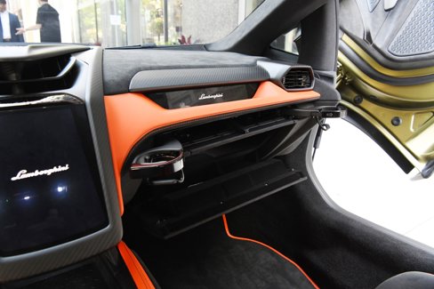Used 2025 Lamborghini Revuelto image 22