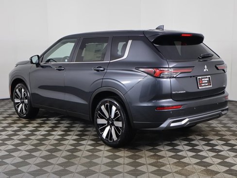 New 2025 Mitsubishi Outlander SE image 10