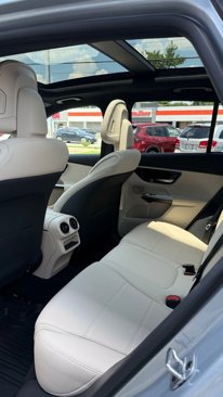 Used 2025 Mercedes-Benz GLC 350e 4MATIC image 36