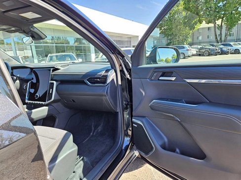Used 2025 GMC Acadia Elevation image 10