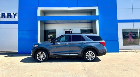 Used 2021 Ford Explorer XLT w/ Equipment Group 202A image 4