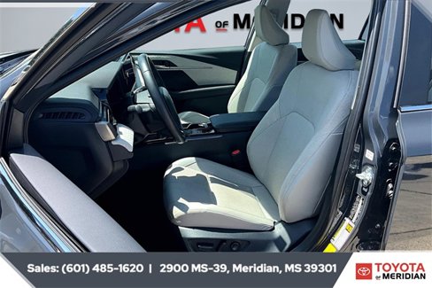 Used 2025 Toyota Camry XLE image 18