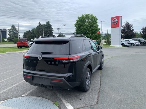 New 2025 Nissan Pathfinder SV w/ SV Premium Package image 7