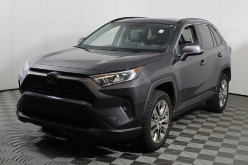 Used 2021 Toyota RAV4 XLE Premium image 3