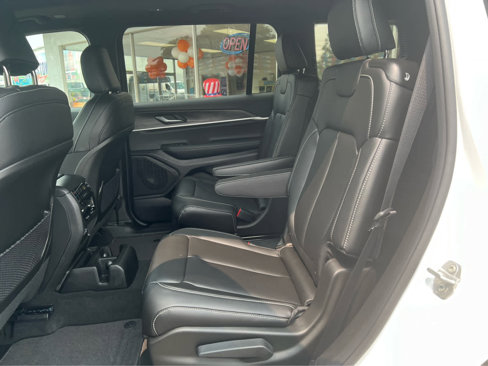 New 2025 Jeep Grand Cherokee L Limited w/ Black Appearance Package image 18