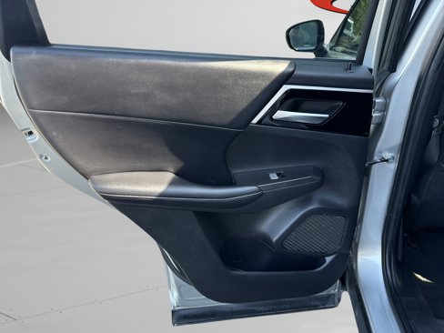 Used 2022 Mitsubishi Outlander SE image 8