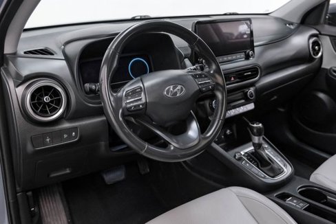 Used 2022 Hyundai Kona Limited image 3