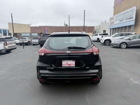 Used 2023 Nissan Kicks SV image 4