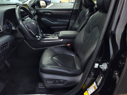 Used 2022 Toyota Highlander Platinum image 18