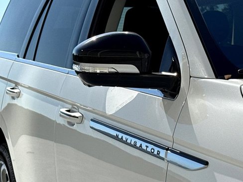 New 2025 Lincoln Navigator Reserve image 6