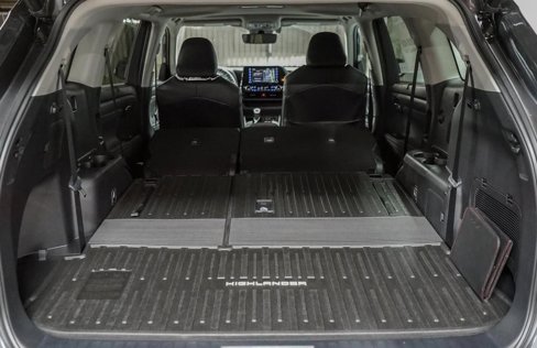 New 2025 Toyota Highlander XLE image 25