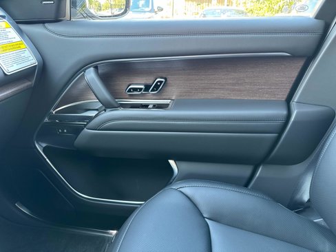New 2025 Land Rover Range Rover SE image 23