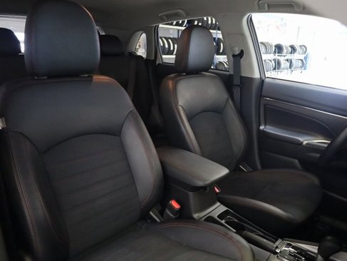 Used 2024 Mitsubishi Outlander Sport SE image 6
