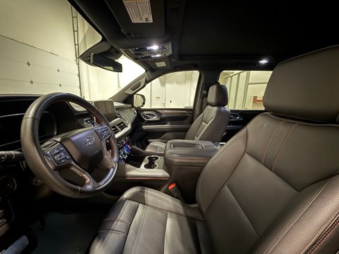 Used 2023 Chevrolet Suburban RST w/ Luxury Package image 17