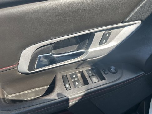 Used 2015 GMC Terrain SLE image 12