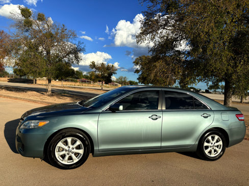 Used 2011 Toyota Camry LE image 6