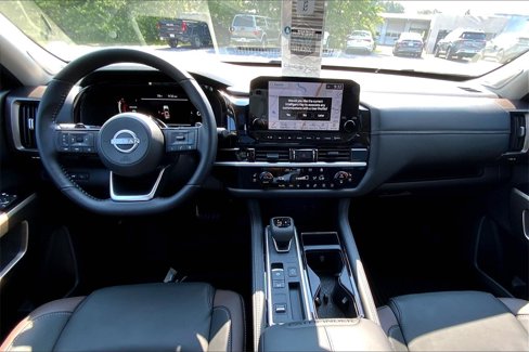 New 2025 Nissan Pathfinder Platinum image 6