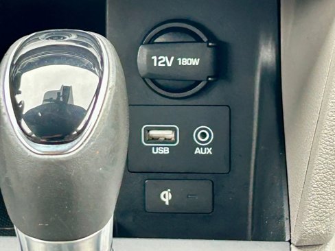Used 2020 Hyundai Elantra Limited image 23