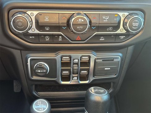 Used 2023 Jeep Wrangler Sahara image 33