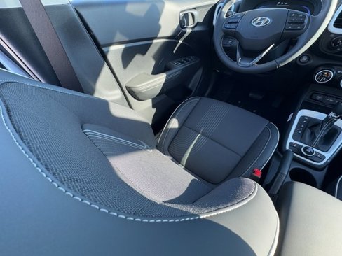 Certified 2025 Hyundai Venue Limited image 13