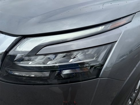 Used 2025 Nissan Pathfinder SV image 24