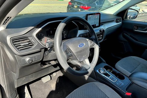 Used 2022 Ford Escape SE w/ SE Sport Appearance Package image 13