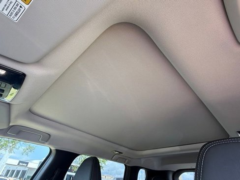 New 2025 Mitsubishi Outlander SE image 12